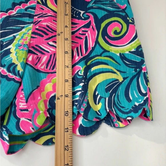 Lilly Pulitzer Shorts Floral w/pockets Side Zip Women’s Size 00 Scalloped Hem - Picture 4 of 6